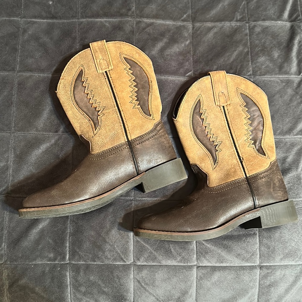 NWOT boys size 2 boots! PERFECT!